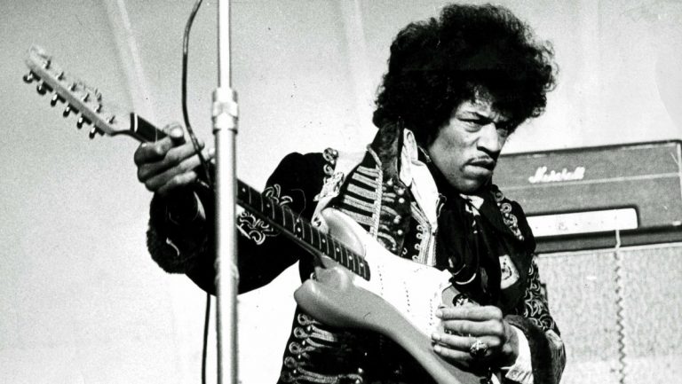 Jimi_Hendrix_1967